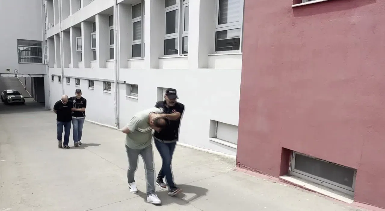 Satmıyoruz, Kullanıyoruz' Diyen 2 Torbacı Tutuklandı