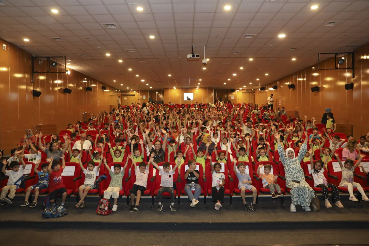 Şehir Tiyatrosu Perdelerini Erdemlili Çocuklar İçin Açtı