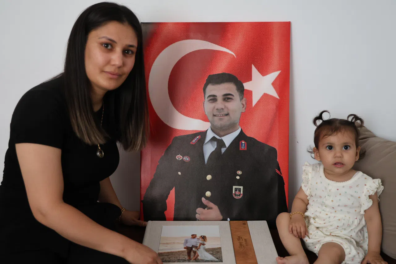 Şehit Eşiyle Yaptıklarını Şimdi 13 Aylık Kızıyla Yapıyor