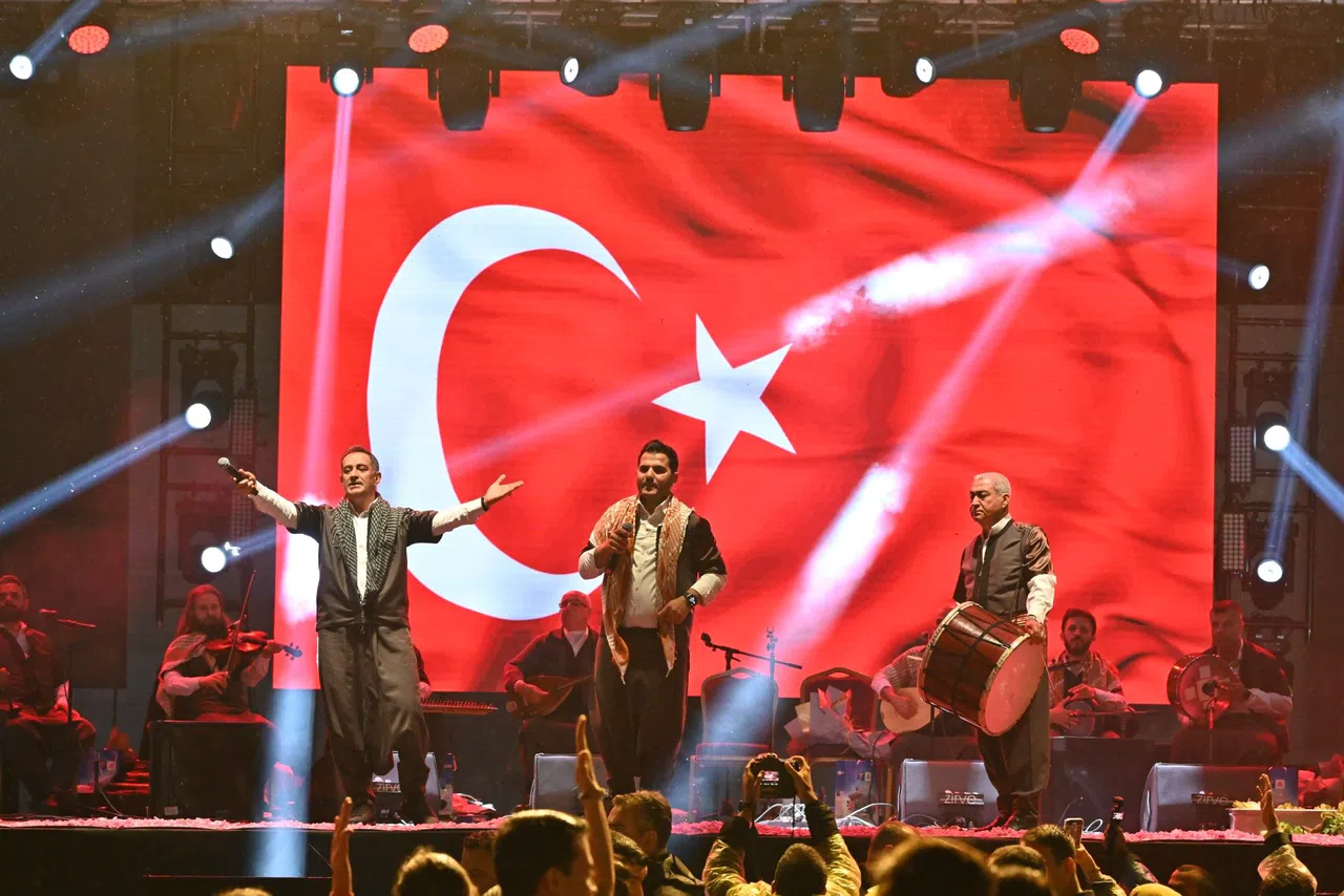 Siyah Gül ile Pembe Gül Buluştu