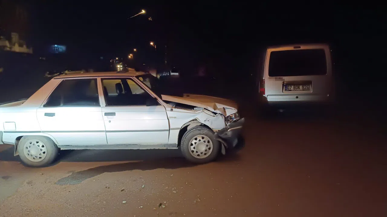 Ticari Araç İle Otomobil Çarpıştı: 1 Yaralı