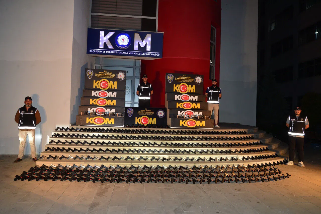 Tırdaki Tarım Aletlerine Zulalanmış 420 Ruhsatsız Tabanca Ele Geçirildi