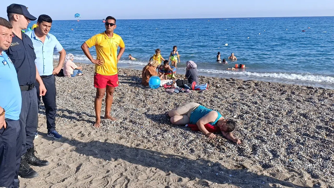 Vatandaşlar Kurtardığı Kadın Boğulma Tehlikesi Atlattı