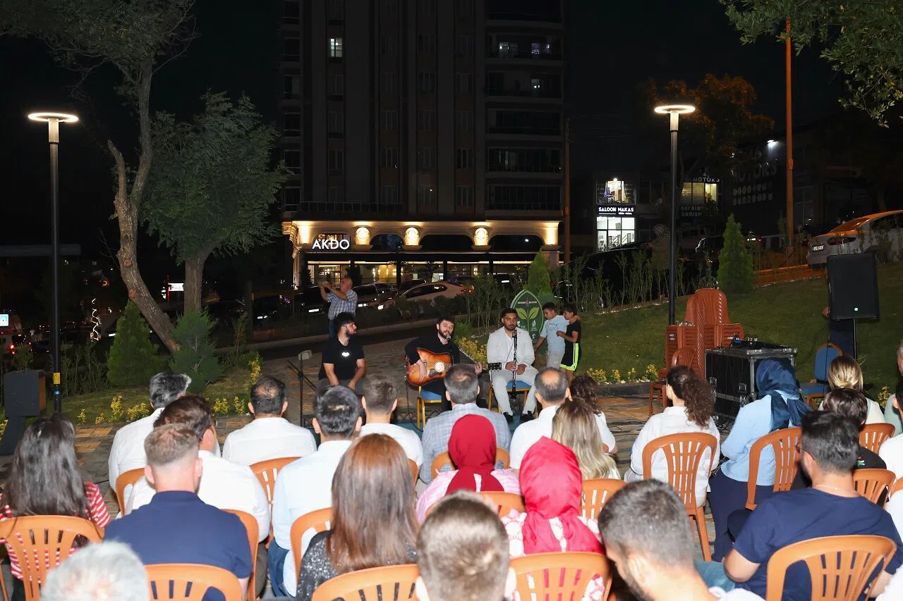 Abdal Halil Ağa Parkı’nda Eli Türkoğlu rüzgarı esti