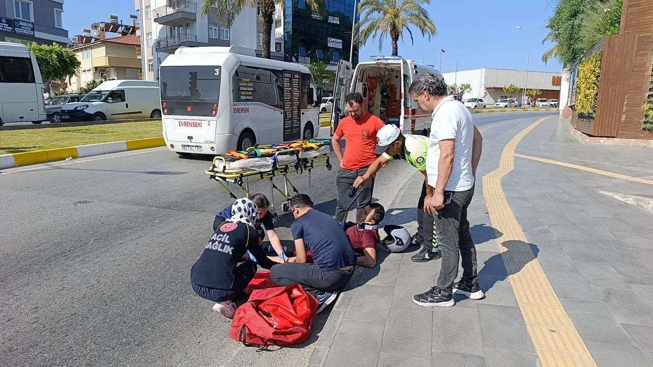 Yola Taşan Su Kazaya Neden Oldu, Motosiklet Sürücüsü Yaralandı