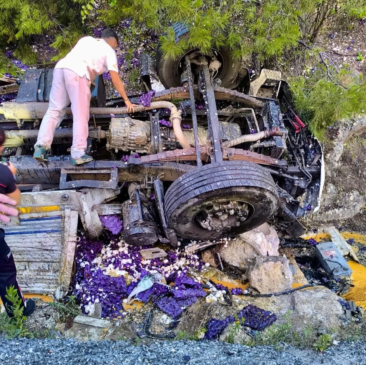 Yumurta Yüklü Kamyon Devrildi: 1 Ölü