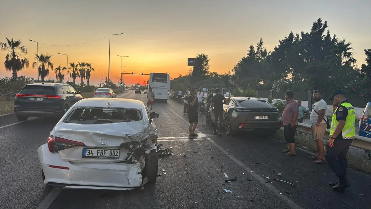 Zincirleme Kaza: 1 Yaralı