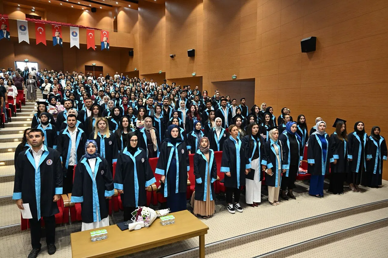 KSÜ Sosyal Bilimler MYO’da Mezuniyet Coşkusu