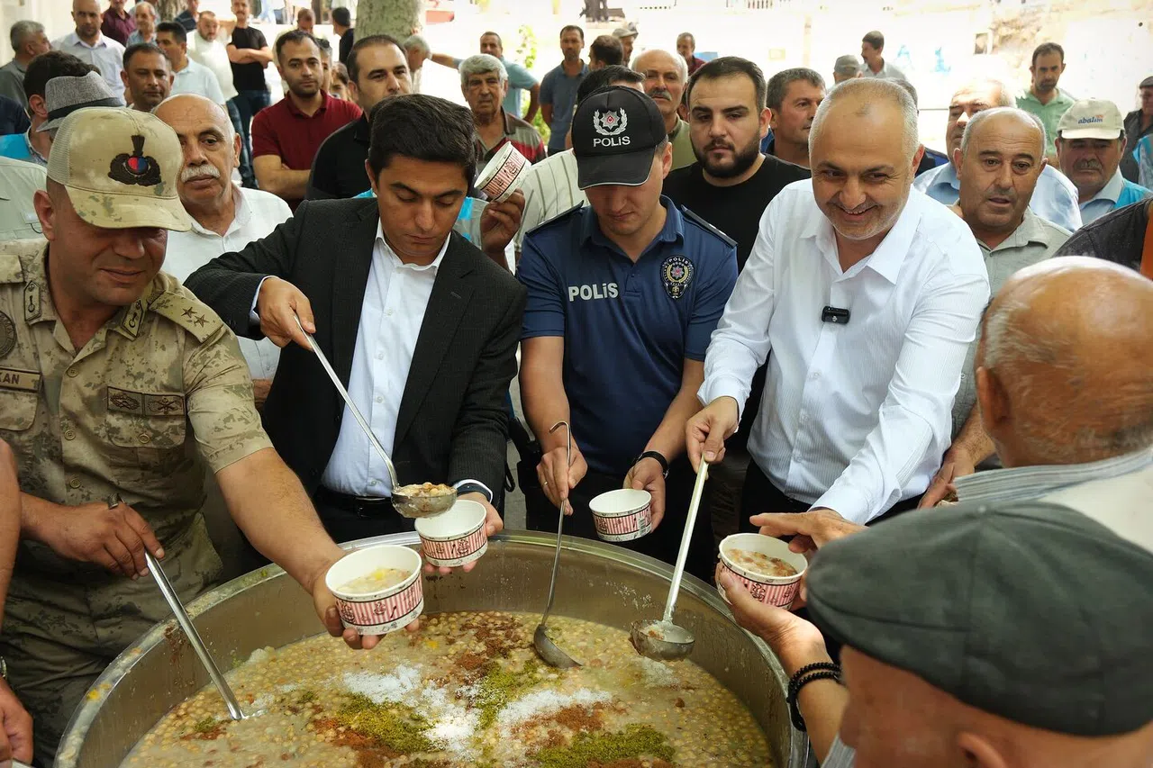 Andırın’da Aşure Coşkusu Kışla Bahçesi’nde Buluştu