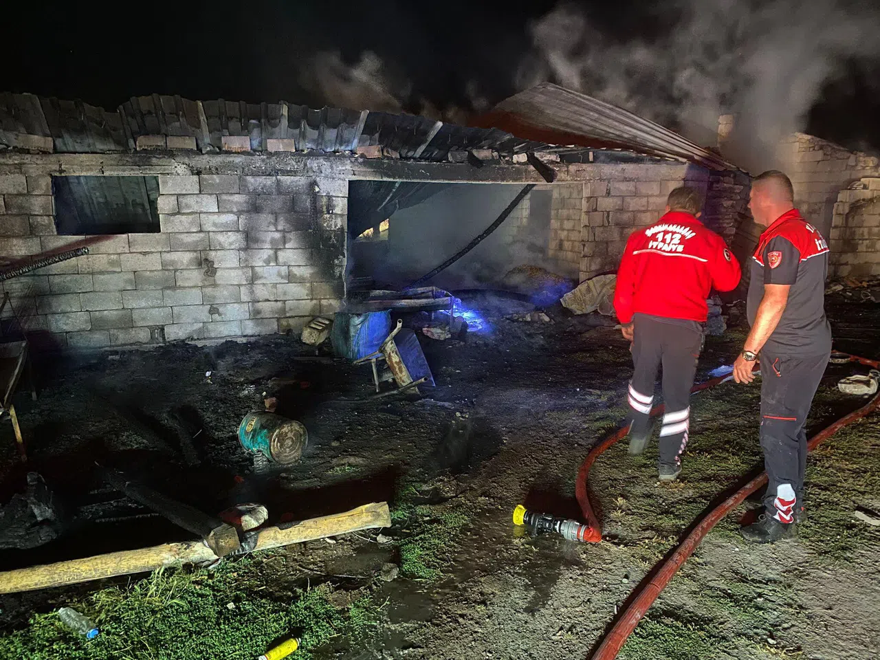 Besihane Yangını: 14 Küçükbaş Hayvan Ve 50 Hindi Telef Oldu