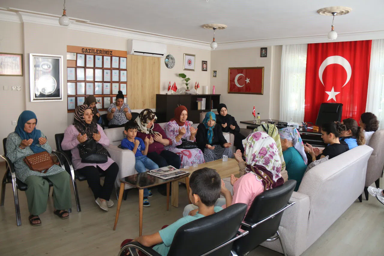 Şehit Ailelerinden 12 Kahraman Asker İçin Dua