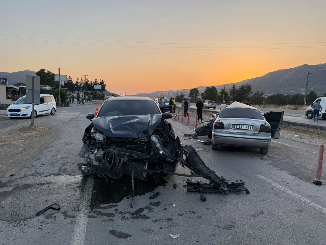 İki Otomobil Çarpıştı: 2 Yaralı