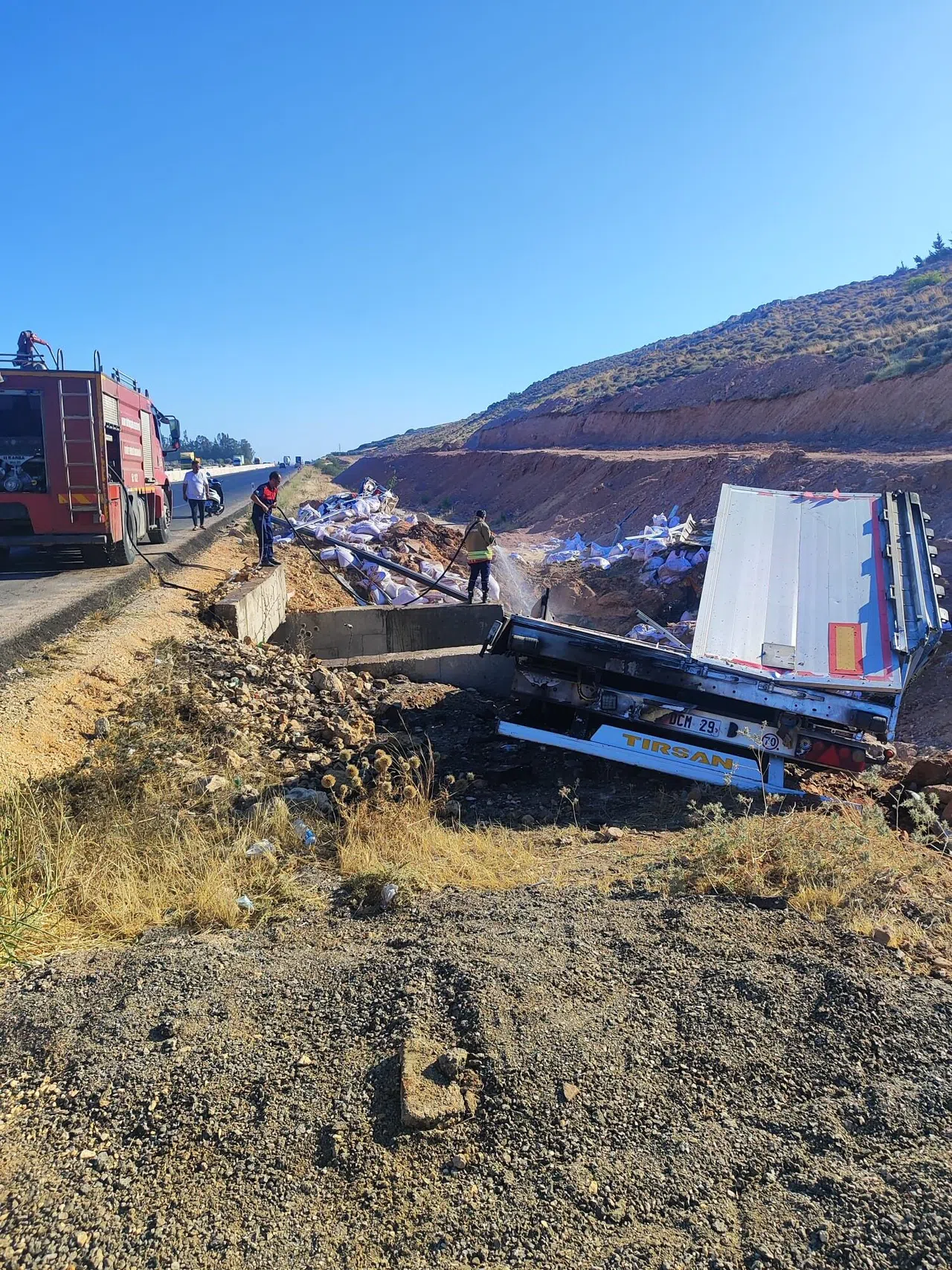 Kaza Yapan Tırda Alevler İçerisinde Kalan Baba Ve 13 Yaşındaki Oğlu Hayatını Kaybetti