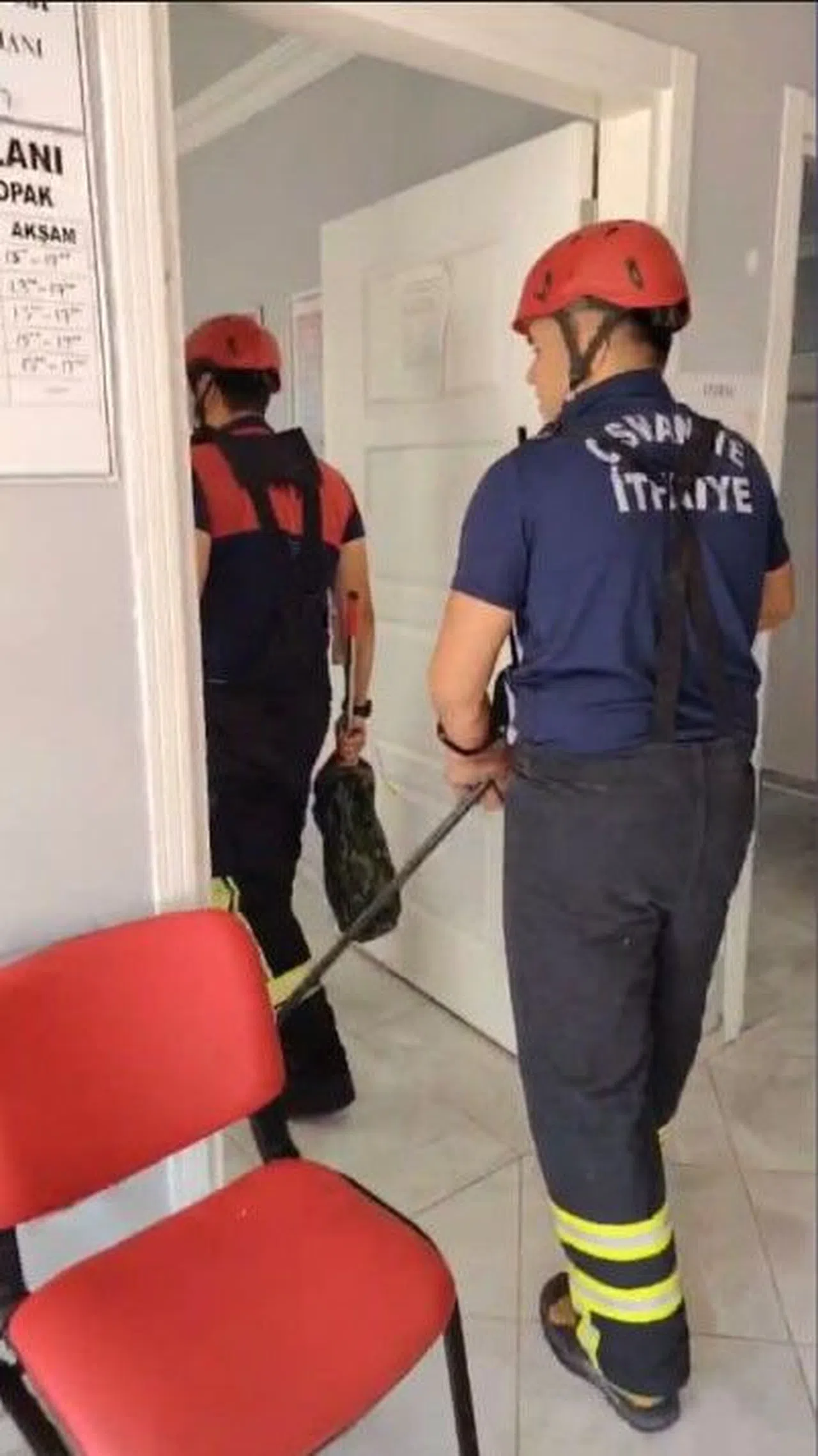 Aile Sağlığı Merkezine Giren Yılan Paniğe Neden Oldu