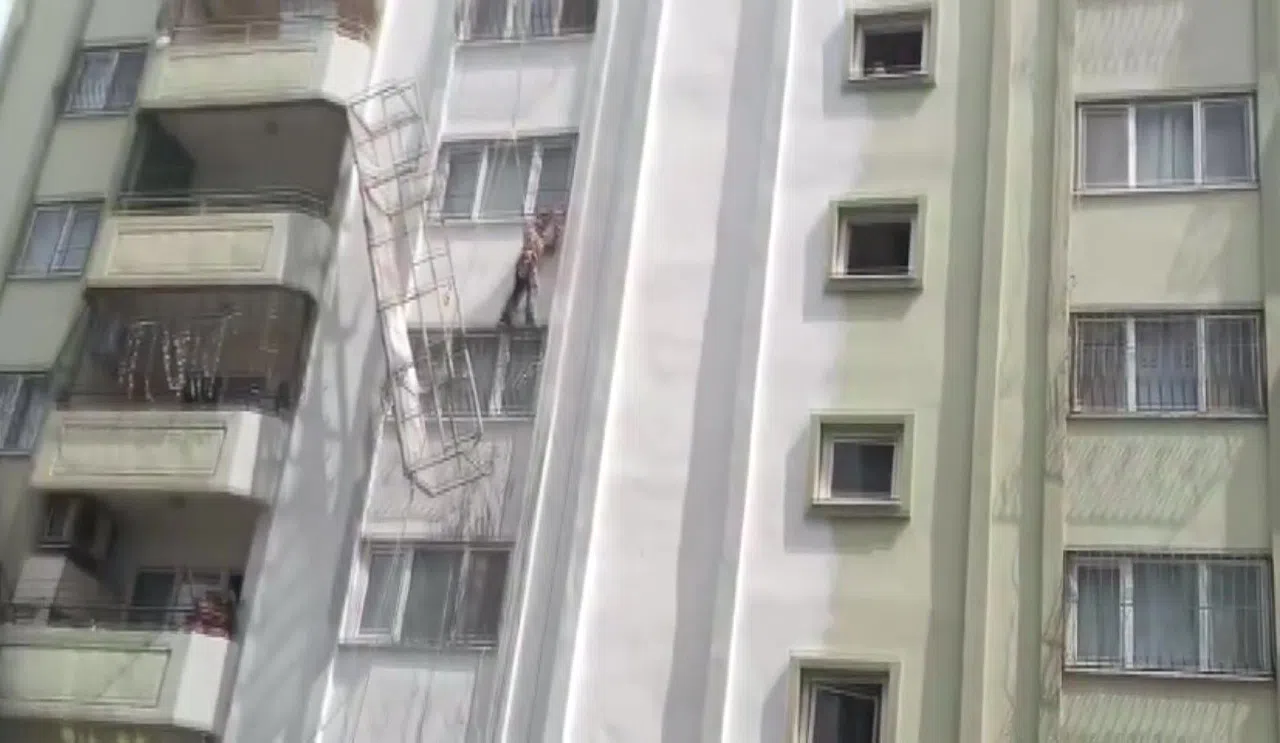 İskelenin Halatı Koptu, İşçi Ölümden Döndü