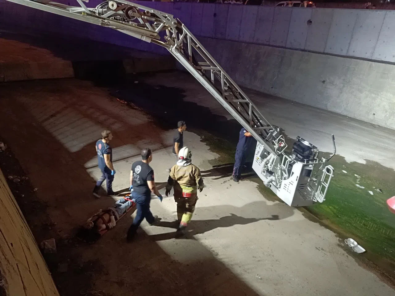 Su Kanalına Uçan Motosikletin Sürücüsü Yaralandı