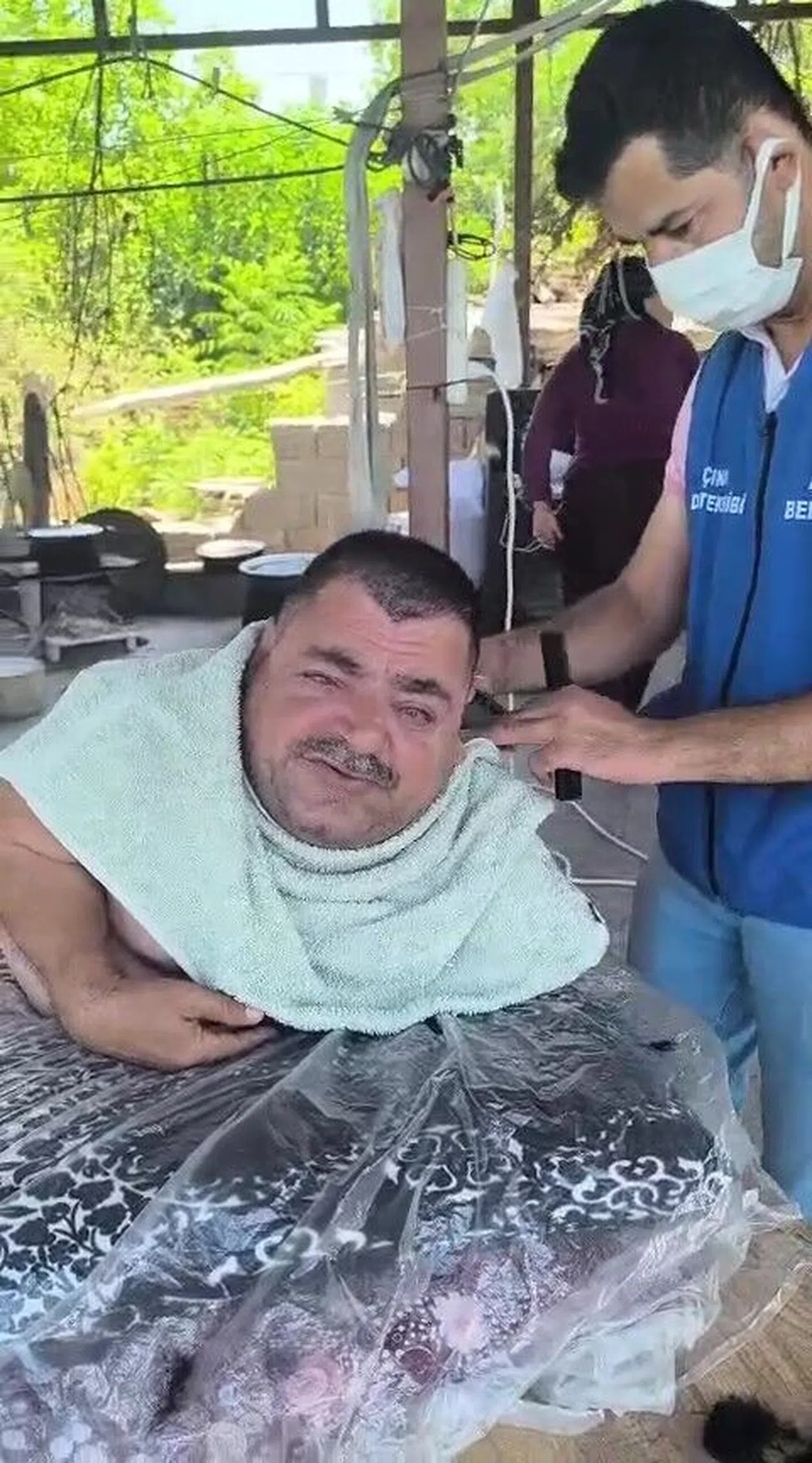 Evlerinde Saçları Kesilen, Özel Bireyler Ve Bakıma Muhtaç Vatandaşların Yüzü Güldü