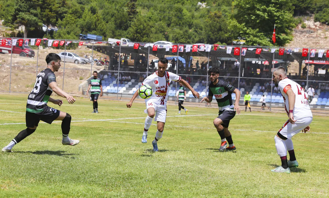 30 Ağustos Zafer Kupası Coşkuyla Başladı: 42 Takım Sahada