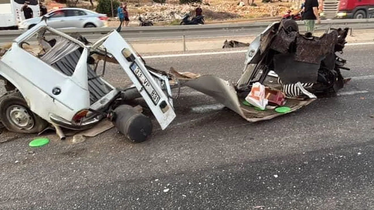 Bariyerlere Çarpan Otomobil Hurdaya Döndü: 1 Ölü, 1 Yaralı