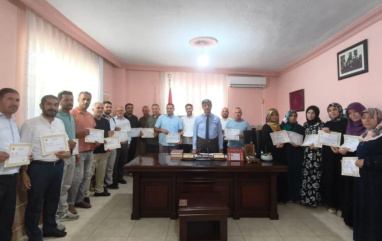 Din Görevlilerine Başarı Belgesi Takdimi