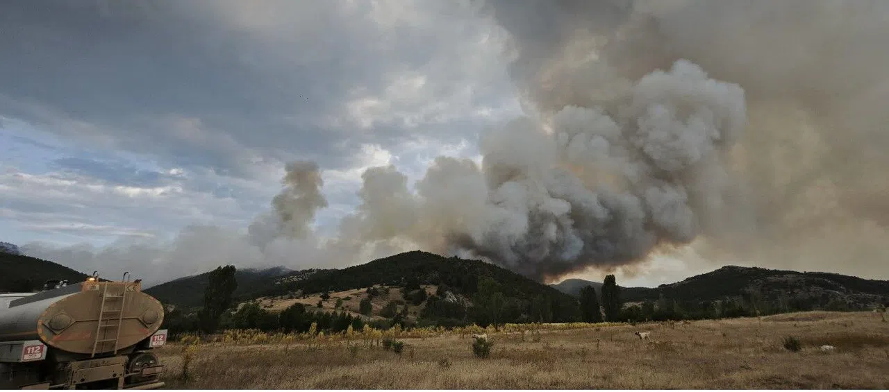 Köylere 3 Kilometre Kaldı: Alevlere Karadan ve Havadan Müdahale