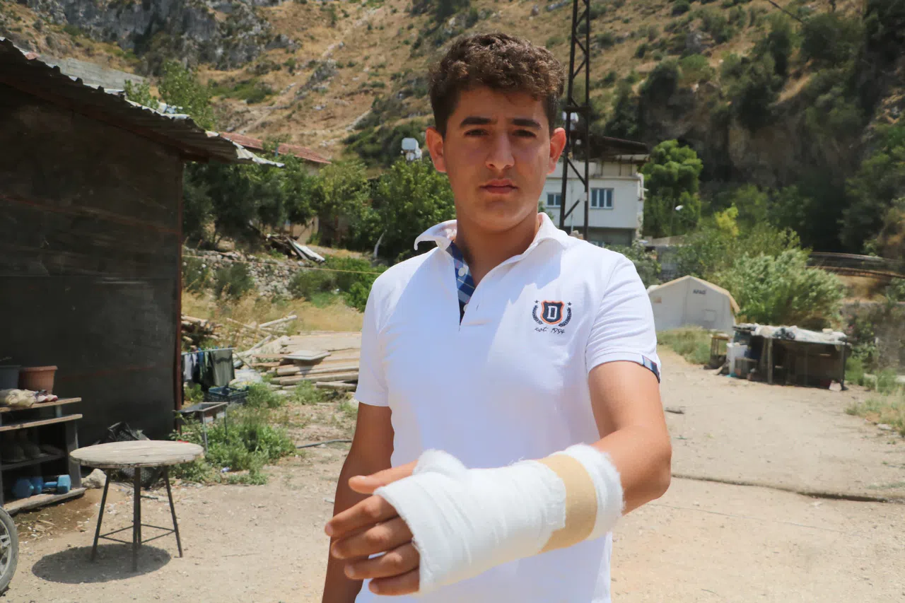 Yangına Müdahale Eden Genç, Kayadan Yaralandı