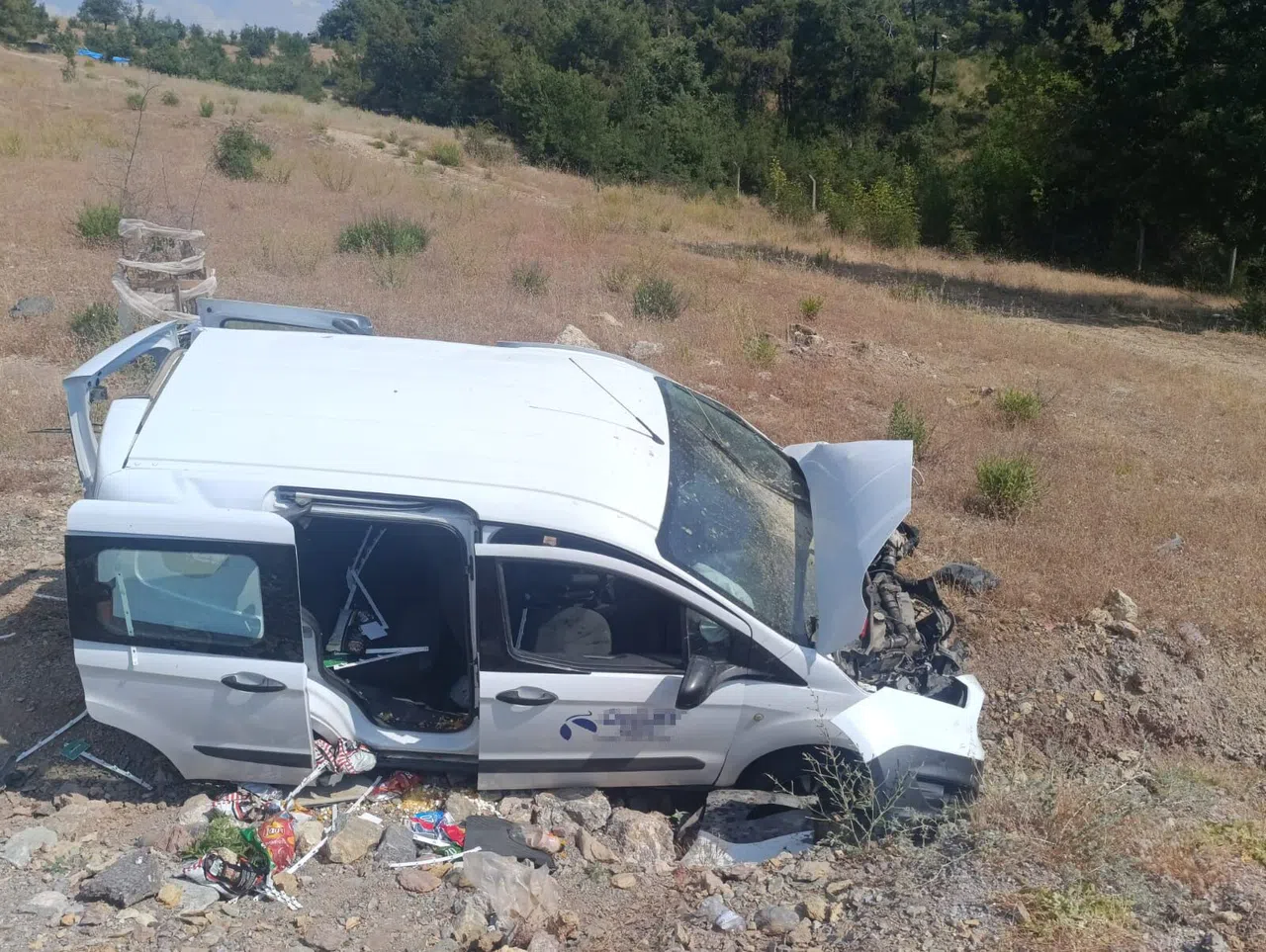 Şarampole Uçan Hafif Ticari Aracın Sürücüsü Yaralandı