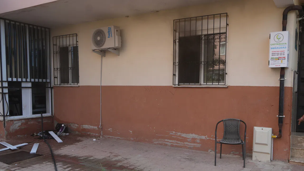 Oğlunun Evini Yaktığını Komşularının Telefonuyla Öğrendi