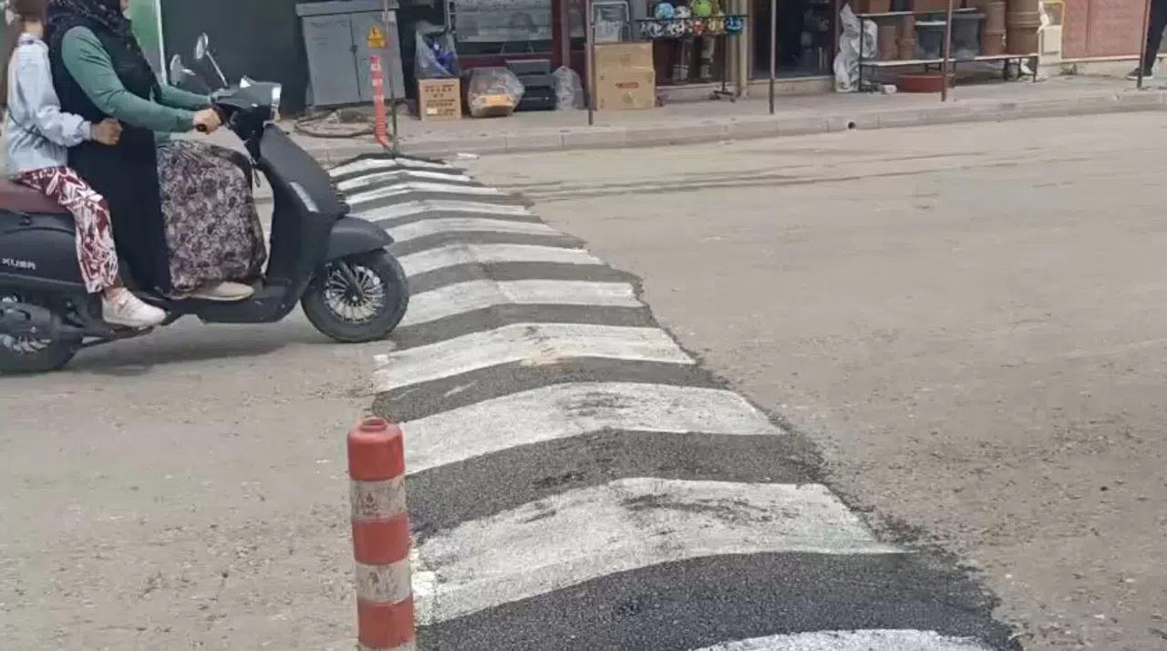 Yola Yapılan Kasis Motosikletliyi Hastanelik Etti