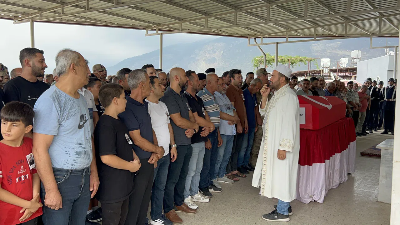 Elektrik Trafosunda Başlayıp Otluk Alana Sıçrayan Yangın Büyümeden Söndürüldü