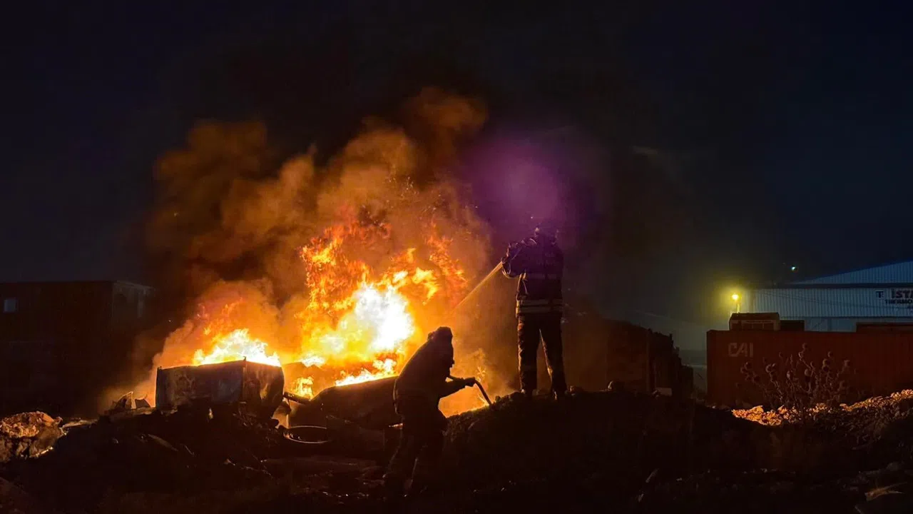 Sanayi Sitesinde Hurdalık Alev Aldı