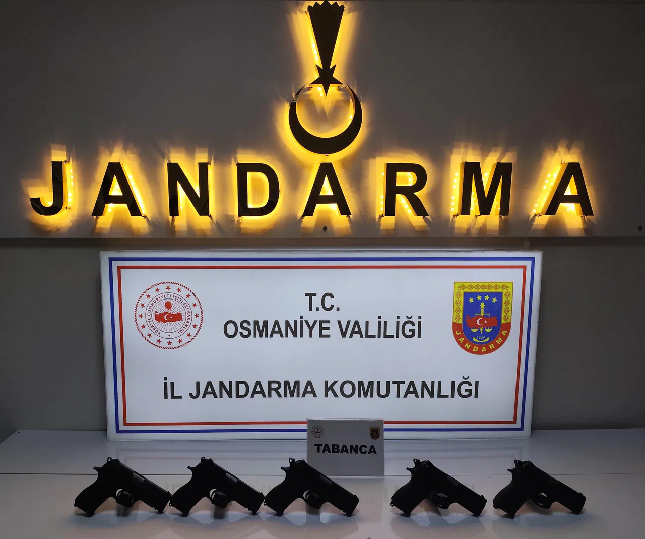 5 Şüpheli Gözaltında: Cephanelik Gibi Evler Basıldı