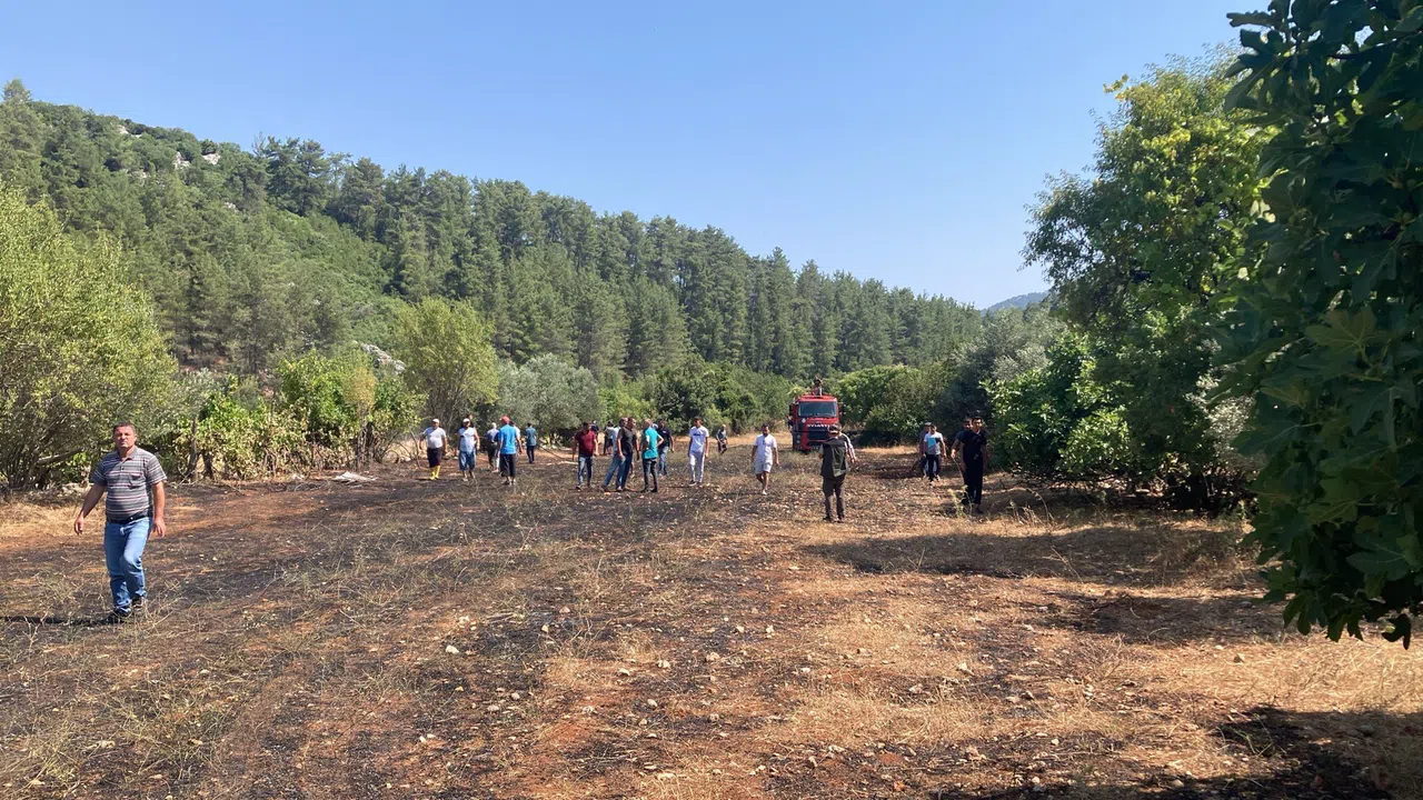 Arazi Yangını Korkuttu, Ekipler Zamanında Müdahale Etti