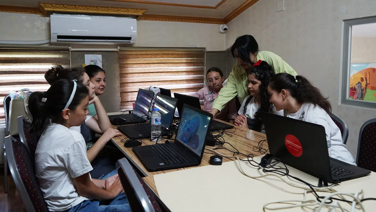 Kahramanmaraş'ta Çocuklara Kodlama Ve Yapay Zeka Eğitimi