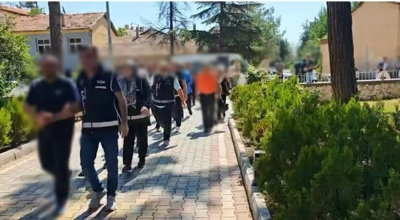 Uyuşturucu Ve Fuhuş Çetesi Çökertildi