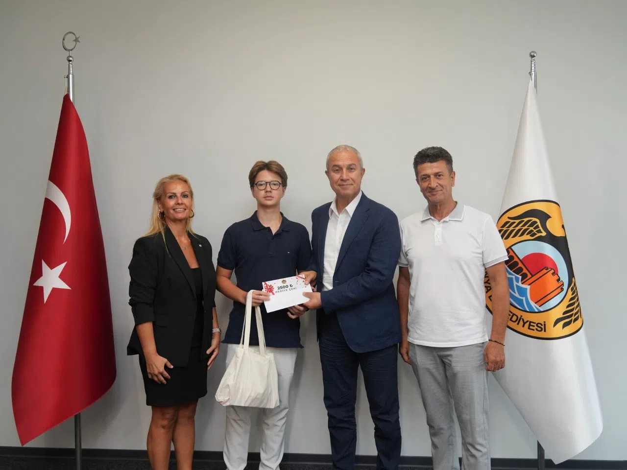 Gurur Tablolarından Özçelik'e Ziyaret