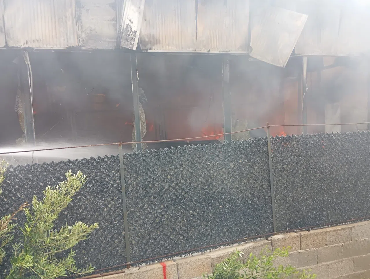 Alevlerin Yükseldiği Kafe Kullanılmaz Hale Geldi