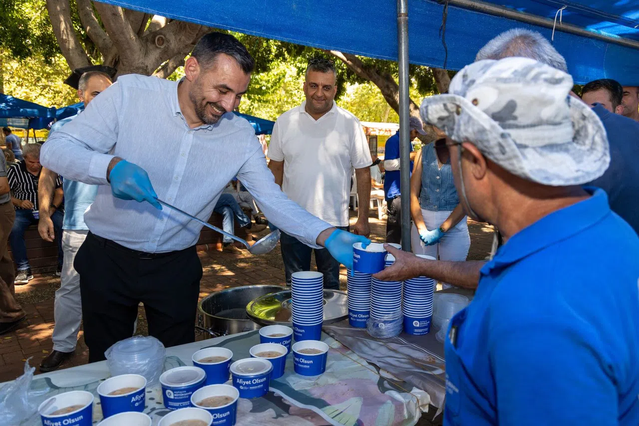 Vatandaşlara Aşure İkram Edildi