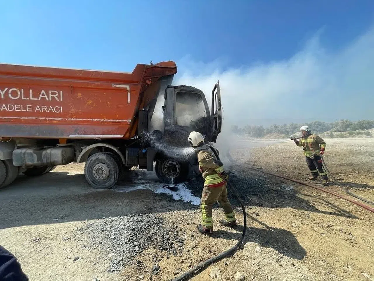 Ağır Tonajlı Kamyonda Çıkan Yangın Söndürüldü