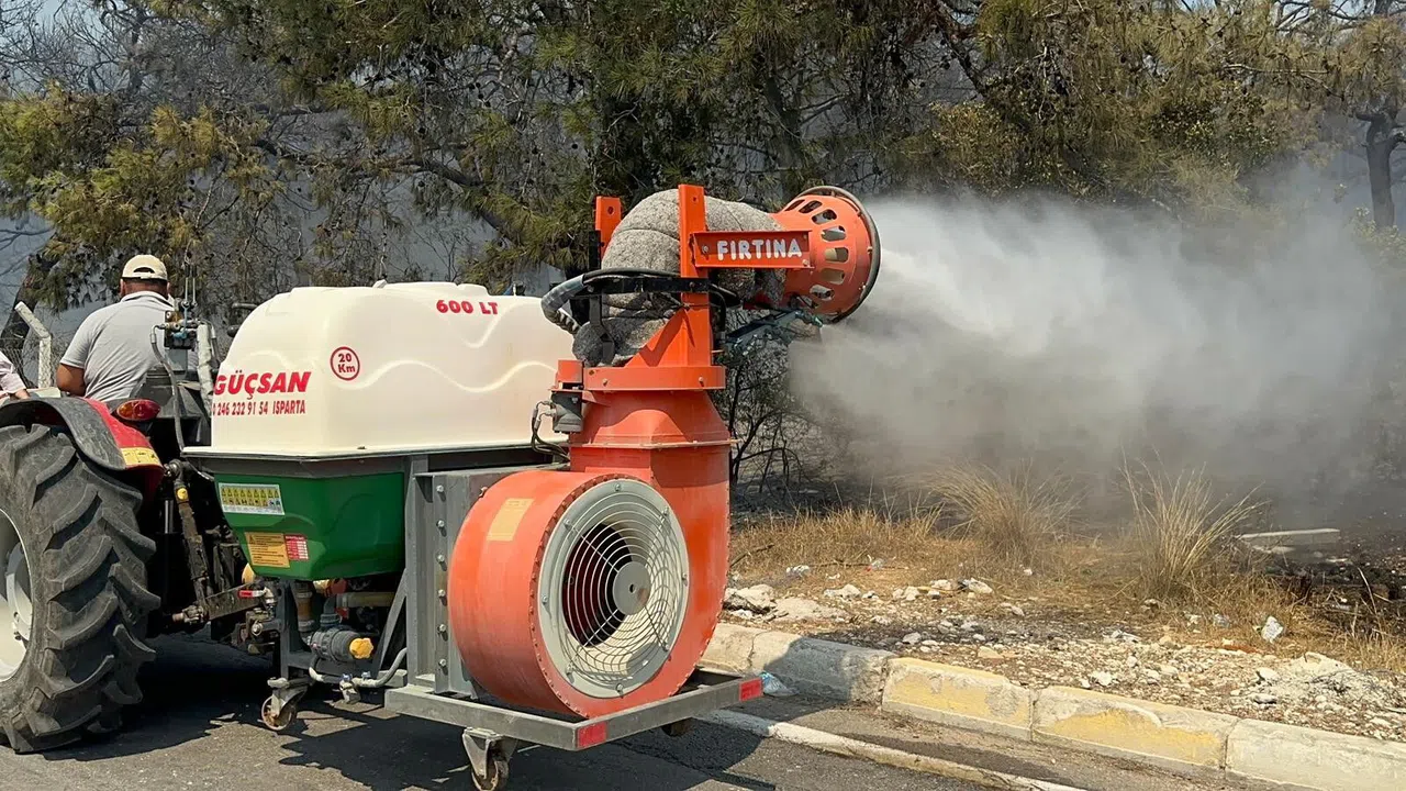 Yangın Turizm Yolunu Kapattı