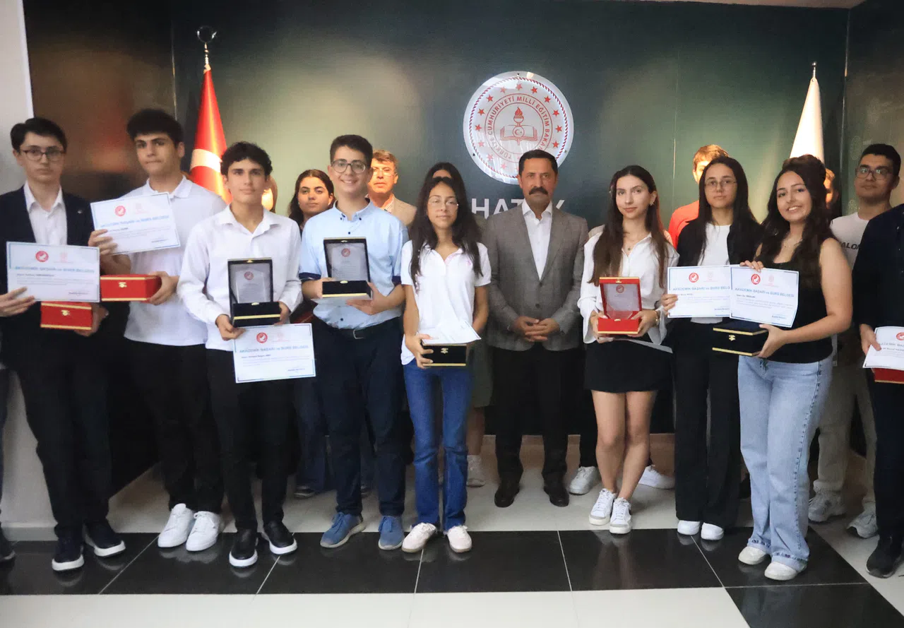 LGS Ve YKS’de Başarı Elde Eden Öğrenciler Depremzede Vatandaşları Gururlandırdılar