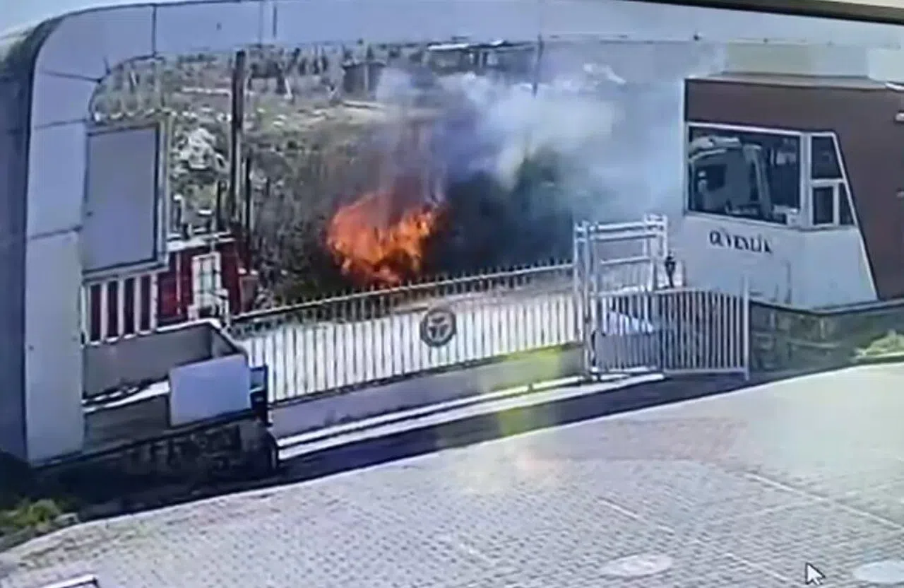 Kopan Elektrik Kablosu Saman Balyalarını Küle Çevirdi