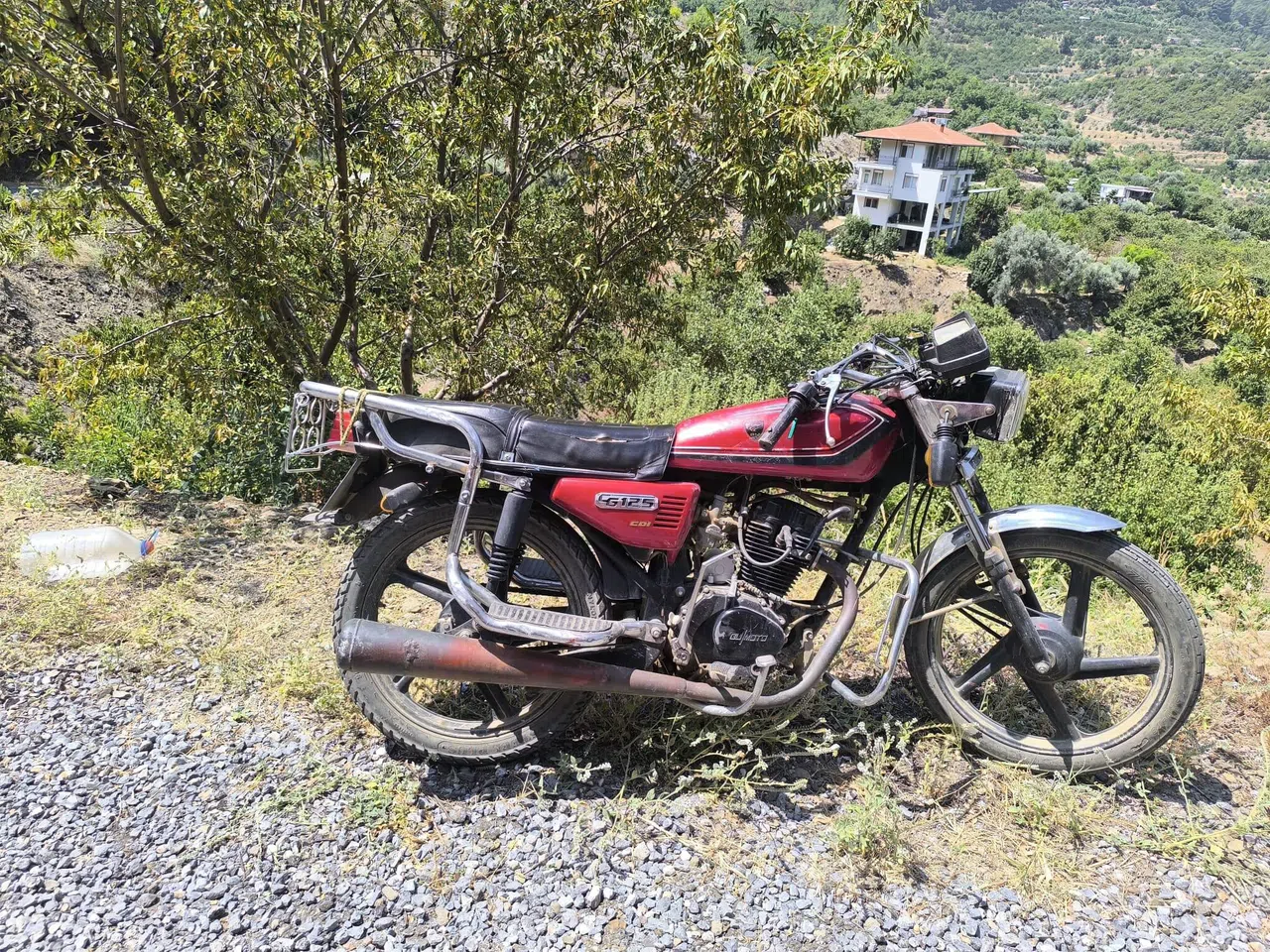 Yangınla Mücadele Eden Vatandaş, Su Tankerinin Altında Kaldı