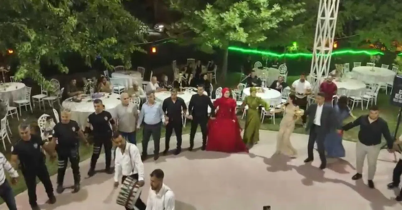 Şehit Polisin Kızına Duygulandıran Vefa