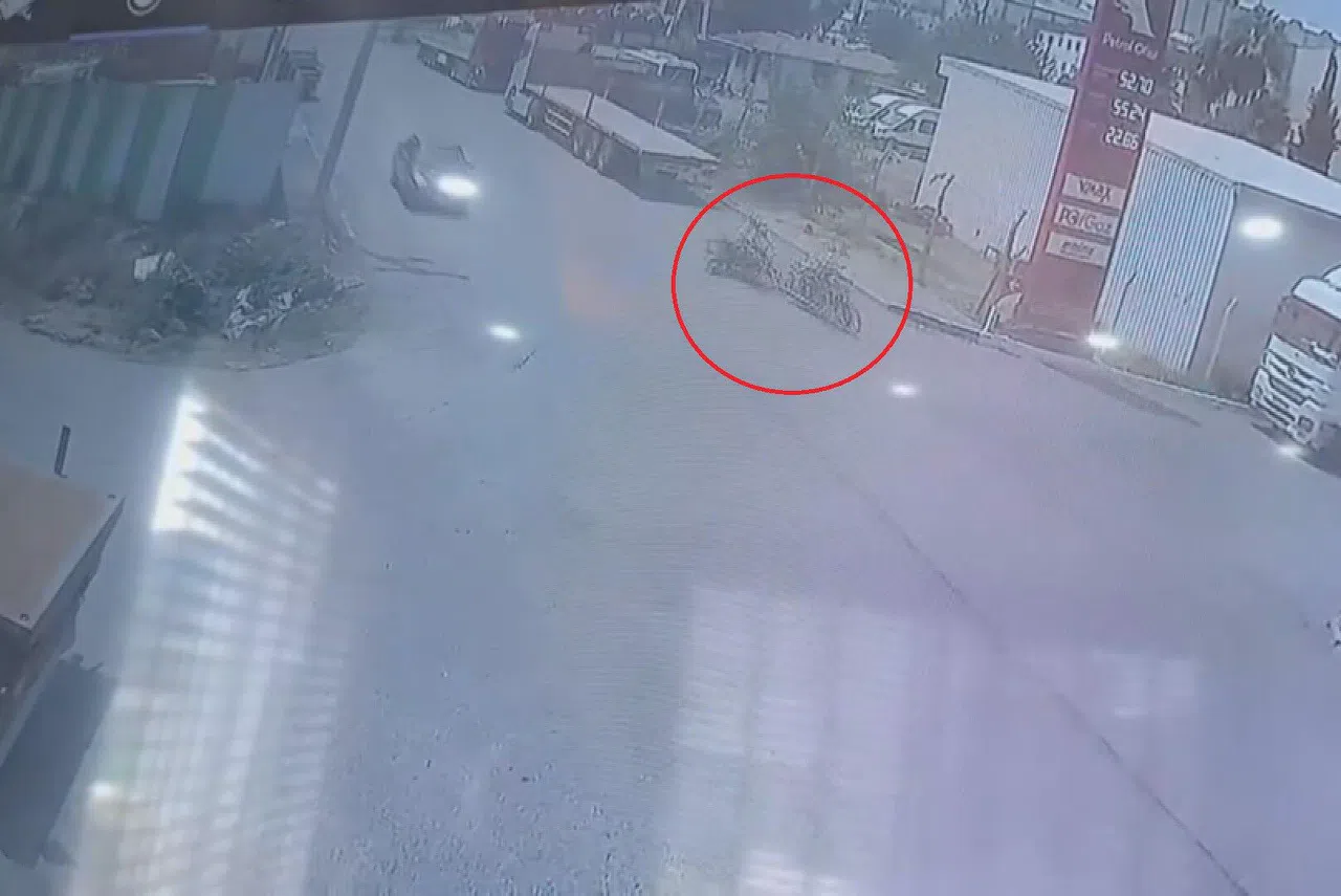 Motosikletlerin Çarpışmasıyla Yere Savruldular