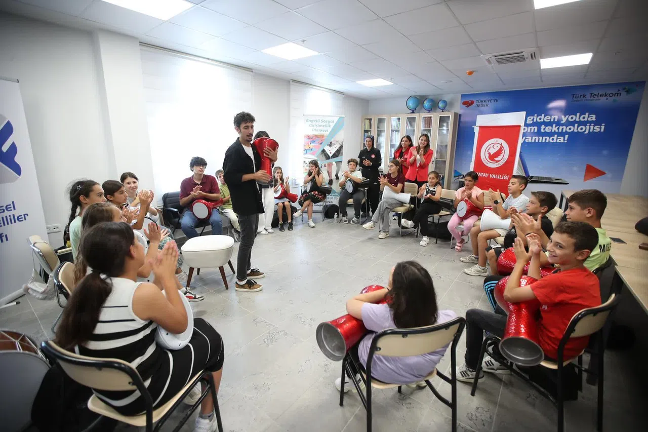 Sosyal Girişimcilik Merkezine Ziyaret: Protezler Teslim Edildi