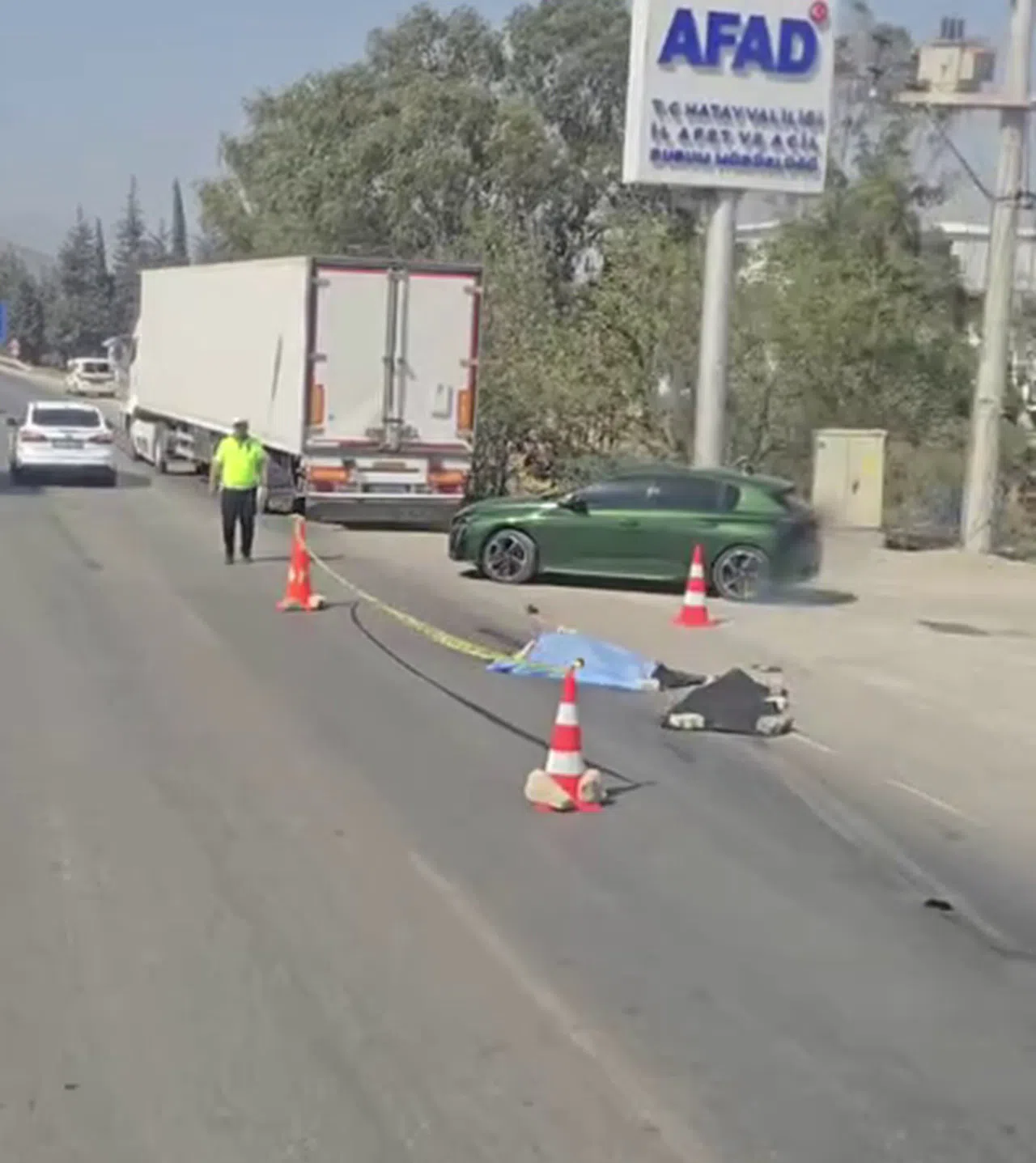 Yolun Karşısına Geçerken Araçların Çarptığı Yaya Can Verdi