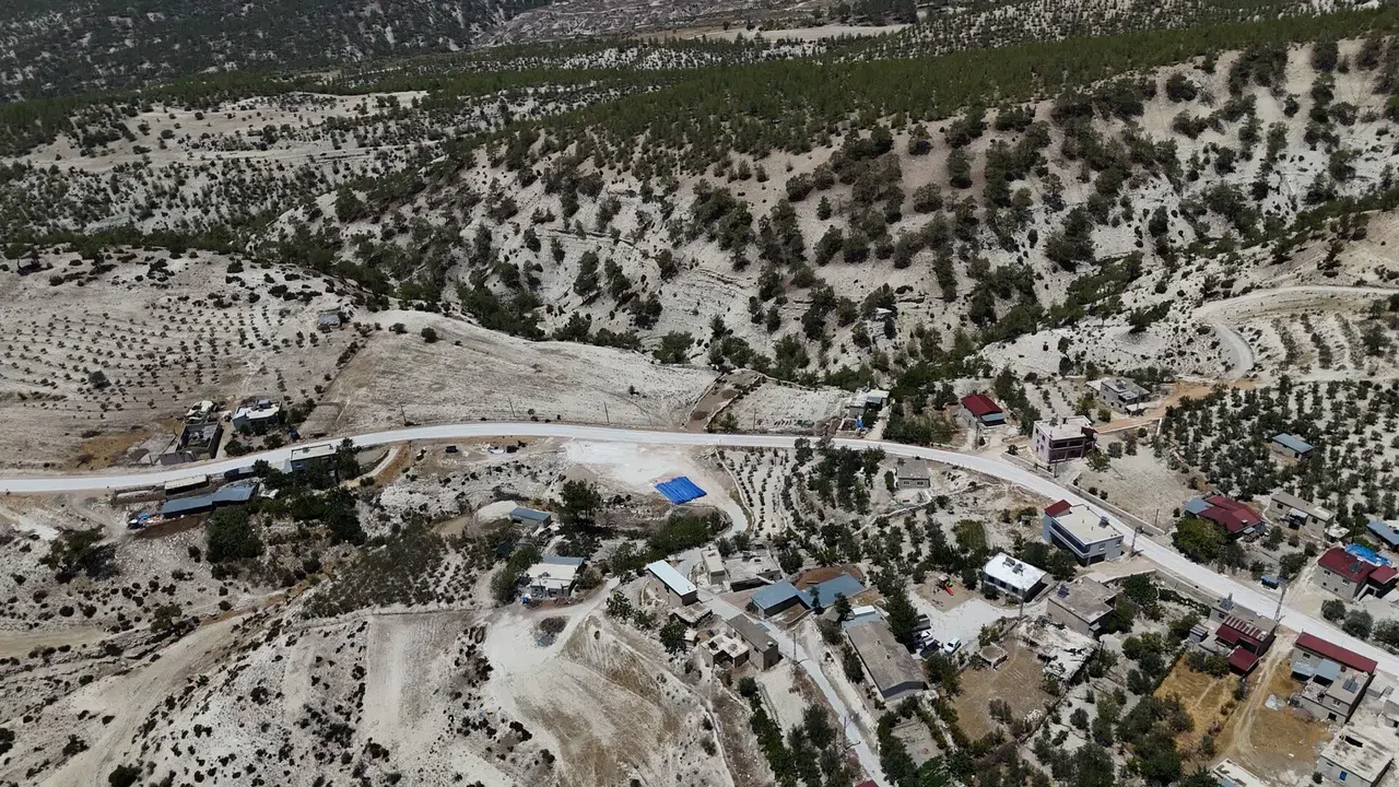 9 Mahalleyi Birbirine Bağlayan Grup Yolu Genişletildi