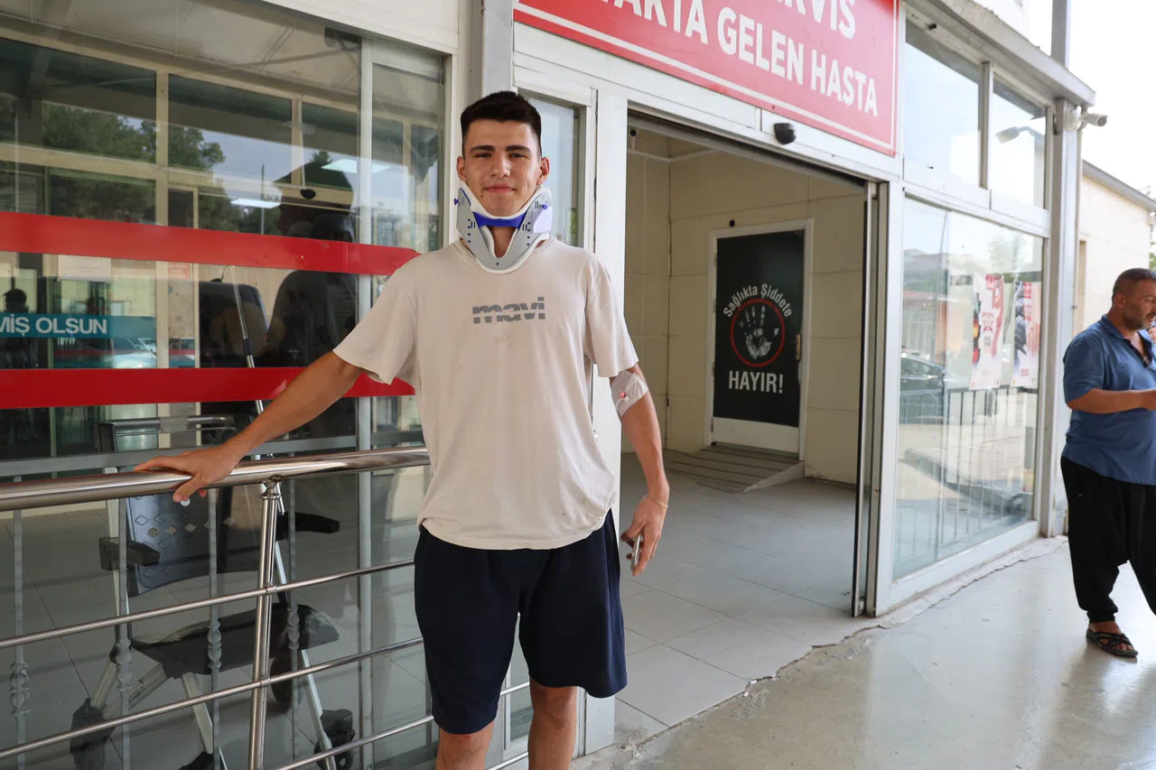 Film Gibi Kaza Çarpışma Anında Araçtan Atladı