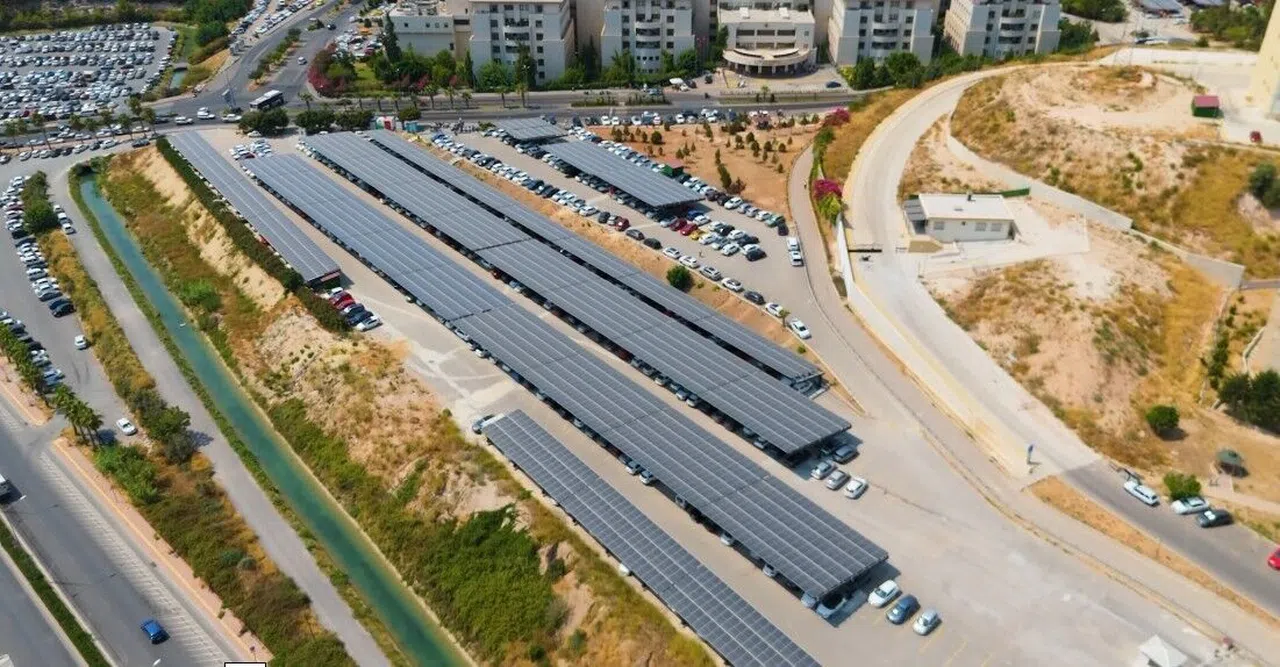 Kendi Enerjisini Üretiyor